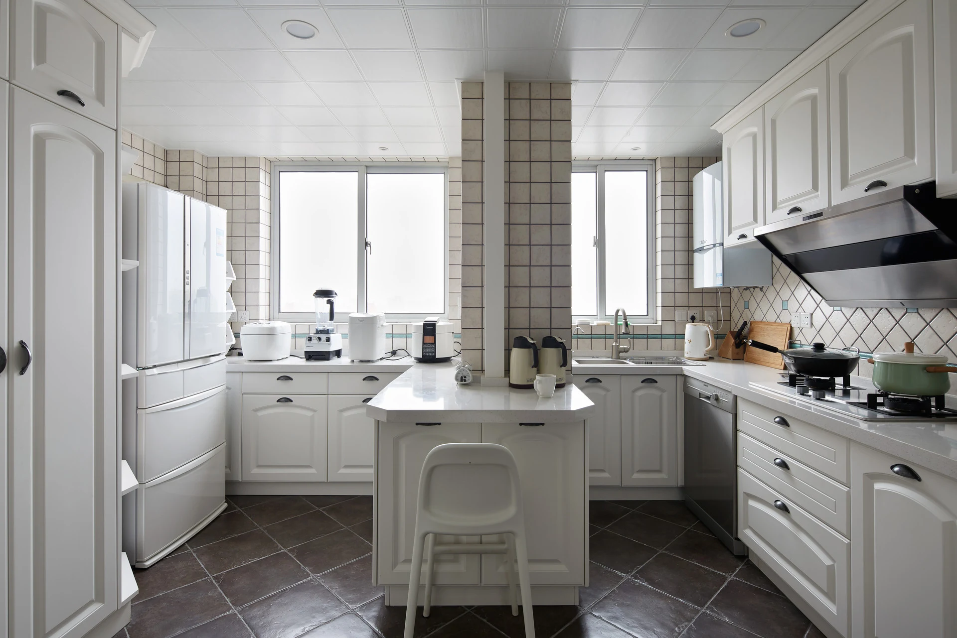 Farmhouse Warmth, Built to Work design idea 3 — Vamaylo