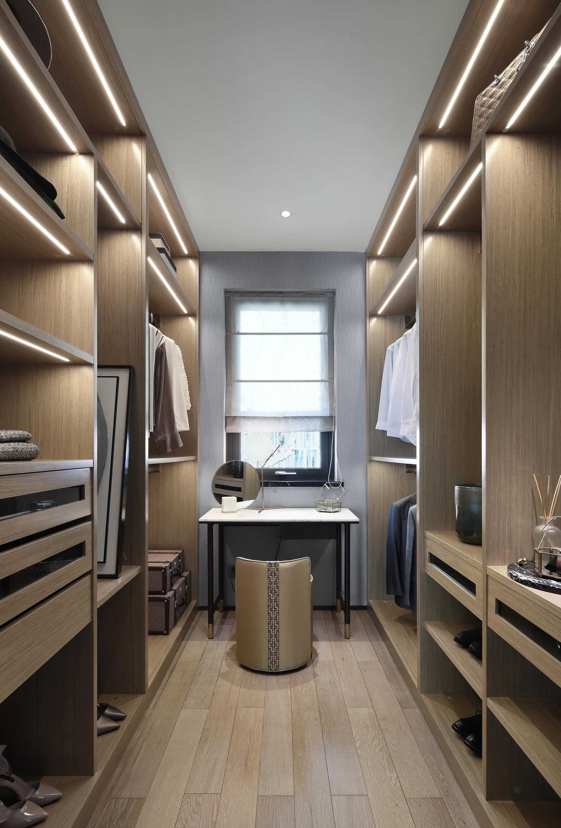 Closets Built Around Your Routine design idea 4 — Vamaylo