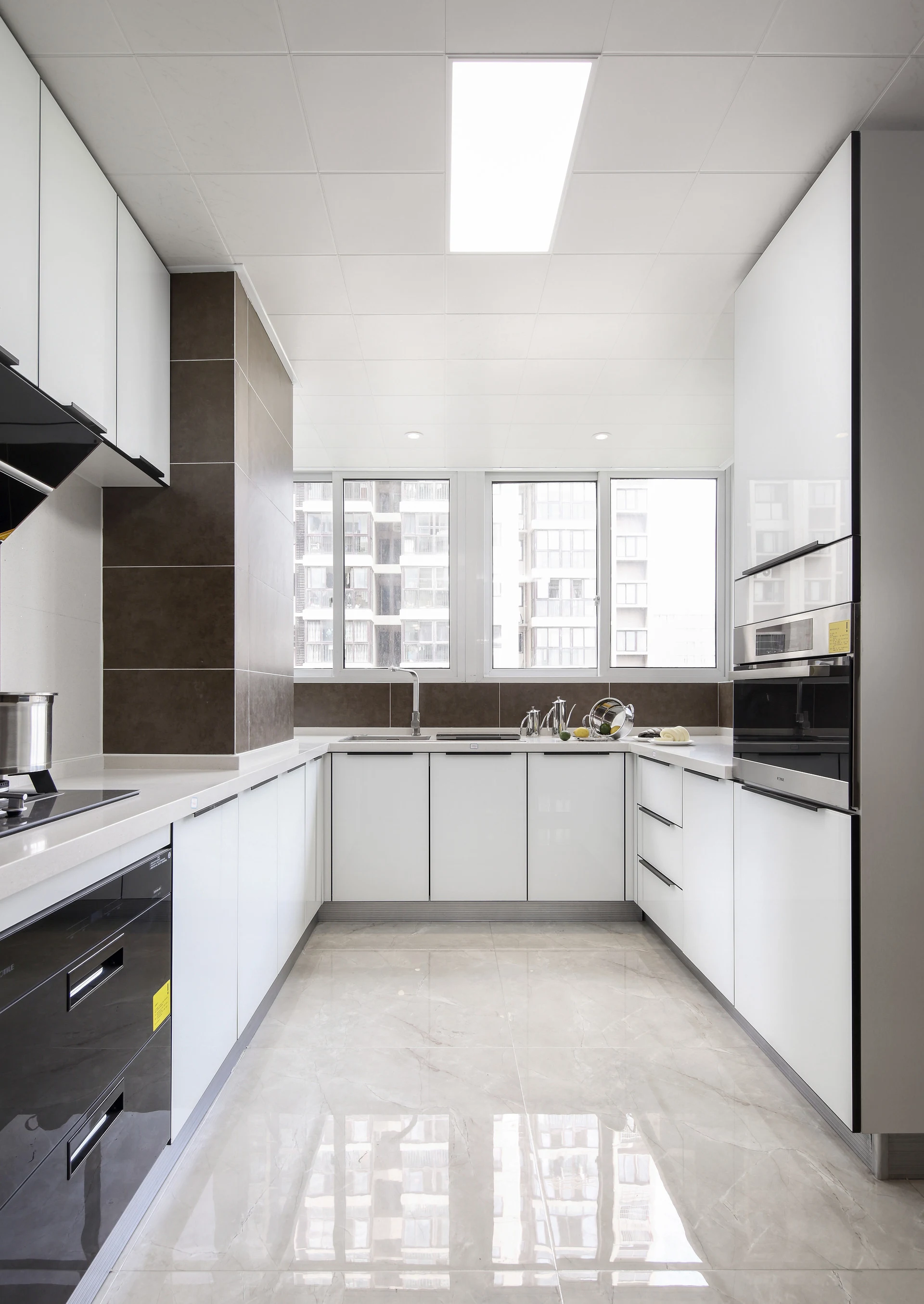 Two Tones, One Balanced Room design idea 8 — Vamaylo