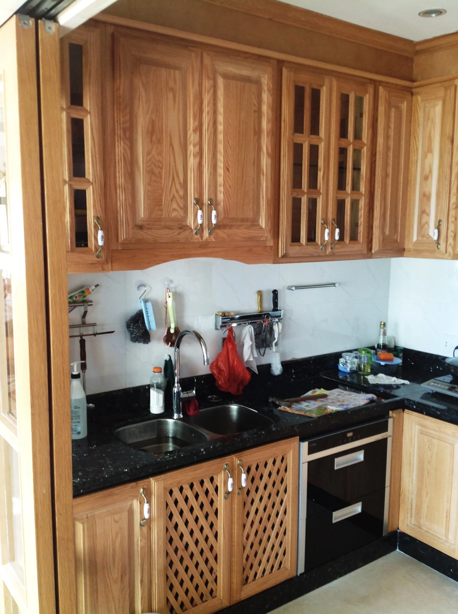 Red Oak cabinetry production photo 1 — Vamaylo